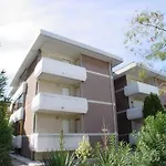 Sunny Beachside In Apartman