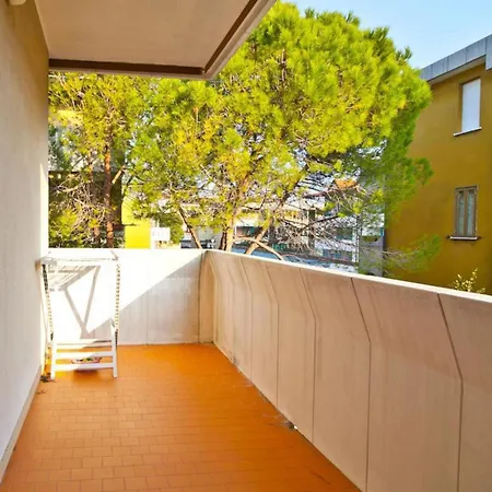 Sunny Beachside In Apartman