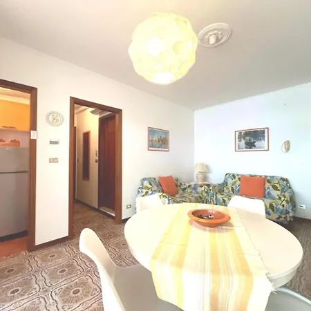 Sunny Beachside In Apartman Grado