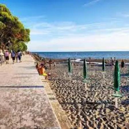 Sunny Beachside In Apartman Grado
