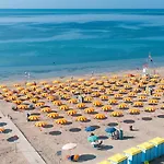 Apartament Sunny Beachside In *