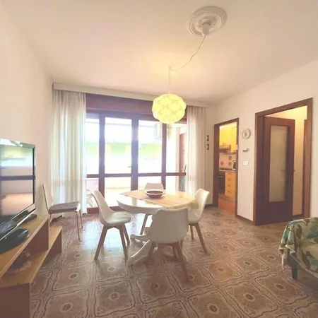 Sunny Beachside In Apartment Grado