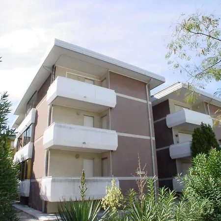 Sunny Beachside In Appartement