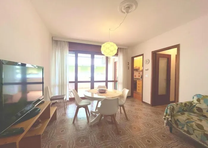 Sunny Beachside In Apartment Grado