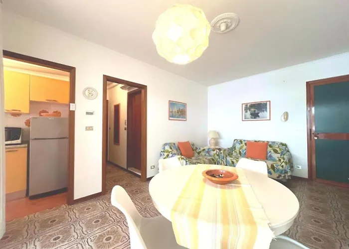 Sunny Beachside In Apartment Grado